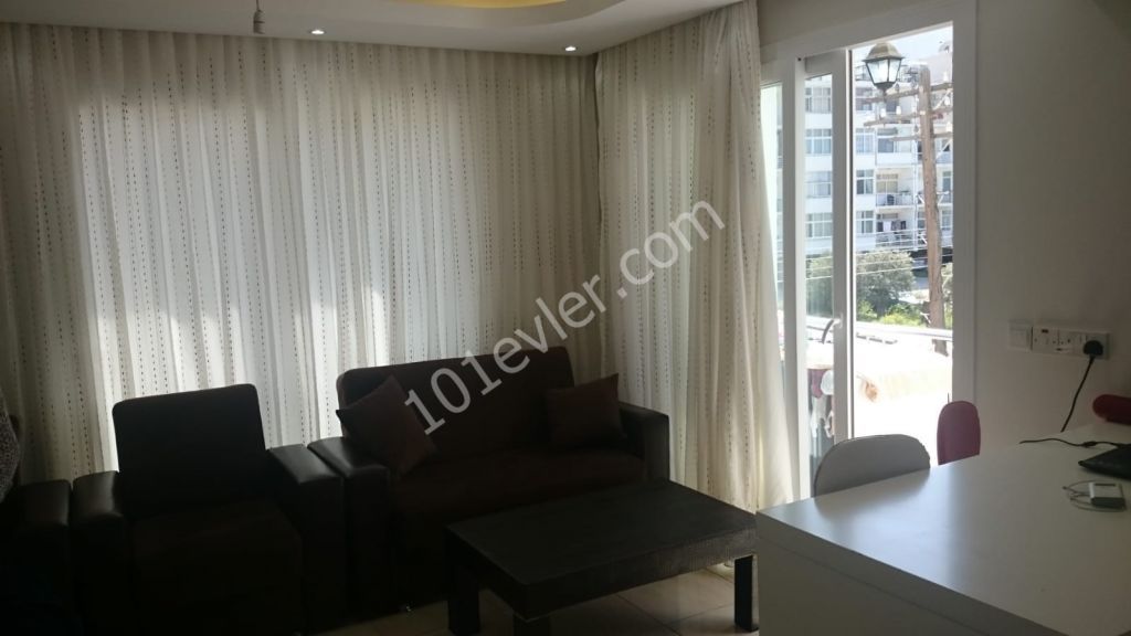 Girne Merkez'de Aslanlı Villa yakınında TEK DEPOZİTOLU kiralık 2+1 apartman dairesi.05338376242