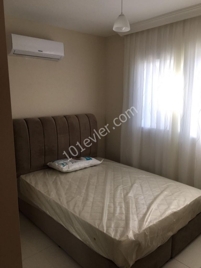 Girne Merkez'de Kaşgar'da full lüx eşyalı 1+1 apartman dairesi. 05338376242