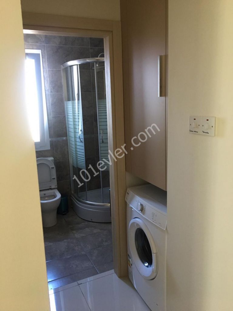 Girne Merkez'de Kaşgar'da full lüx eşyalı 1+1 apartman dairesi. 05338376242