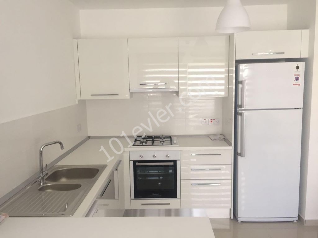 Girne Merkez'de kiralık full eşyalı 2+1 daire 05338445618