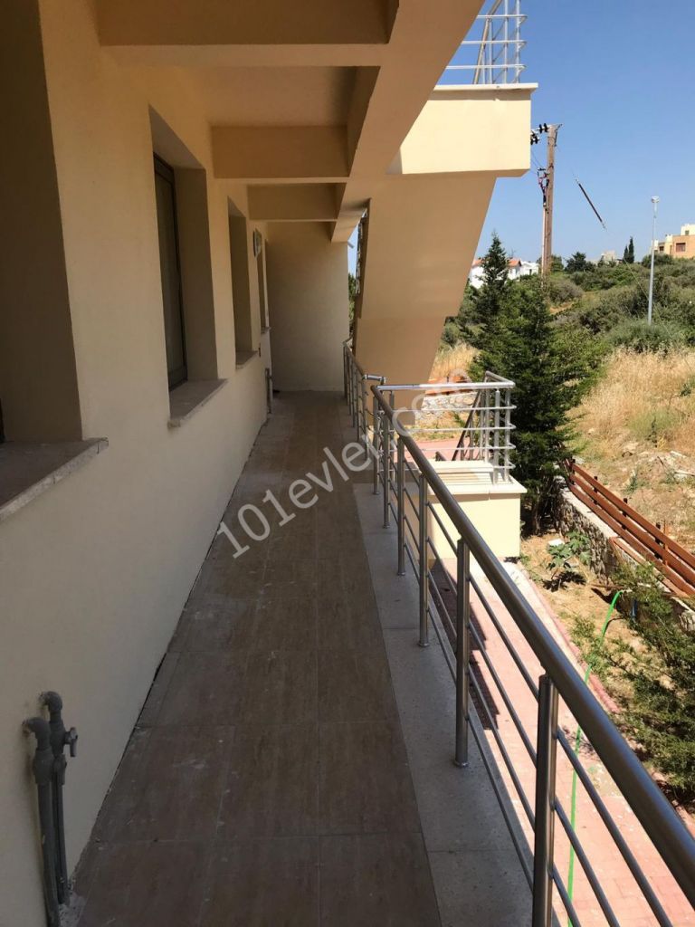 Flat To Rent in Alsancak, Kyrenia