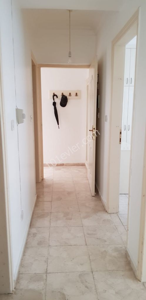 Girne Merkez de kiralık full eşyalı  geniş ve ferah balkonlu 3+1  (2 depozit+ kira +Komisyon)