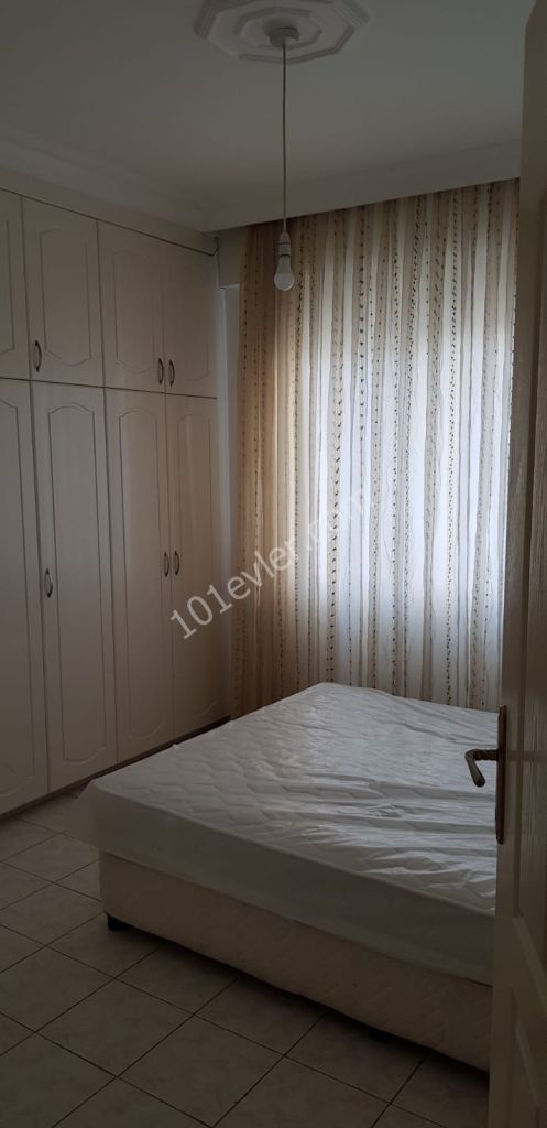 Girne Merkez de kiralık full eşyalı  geniş ve ferah balkonlu 3+1  (2 depozit+ kira +Komisyon)