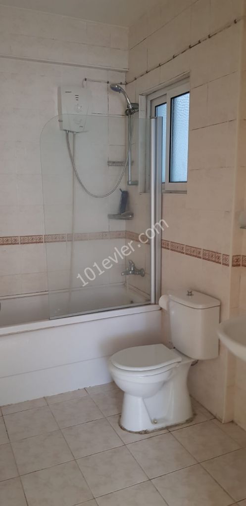 Girne Merkez de kiralık full eşyalı  geniş ve ferah balkonlu 3+1  (2 depozit+ kira +Komisyon)