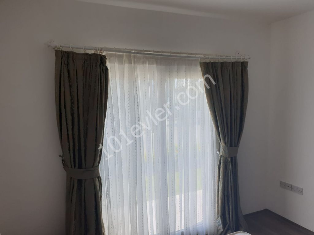 girne karaoğlanoğlu s bölgesinde havuzlu sitede lüks eşyalı kiralık 2+1 daire   05338445618