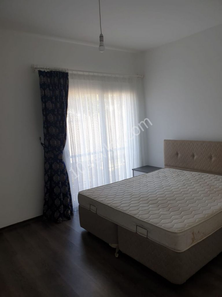 girne karaoğlanoğlu s bölgesinde havuzlu sitede lüks eşyalı kiralık 2+1 daire   05338445618