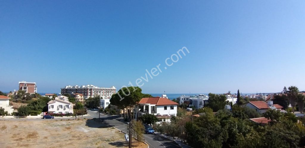 girne karaoğlanoğlu kaya palazzo hotel yanında eşdeğer koçanlı satılık 2+1 penthouse daire.. dağ ve deniz manzarası geniş balkonu denize 200 metre uzaklığı ve 90m2 terası ile huzurun kapılarını size açıyor..