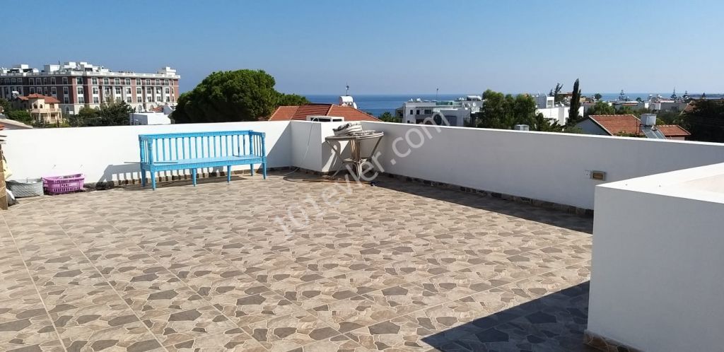 girne karaoğlanoğlu kaya palazzo hotel yanında eşdeğer koçanlı satılık 2+1 penthouse daire.. dağ ve deniz manzarası geniş balkonu denize 200 metre uzaklığı ve 90m2 terası ile huzurun kapılarını size açıyor..