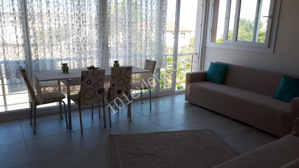 2+1 penthouse-Wohnung zum Verkauf in gleichwertiger kocanli neben Kyrenia Karaoglanoglu kaya palazzo hotel.. der große Balkon mit Berg-und Meerblick ist 200 Meter vom Meer entfernt und öffnet Ihnen die Türen der Ruhe mit einer Terrasse von 90m2.. ** 