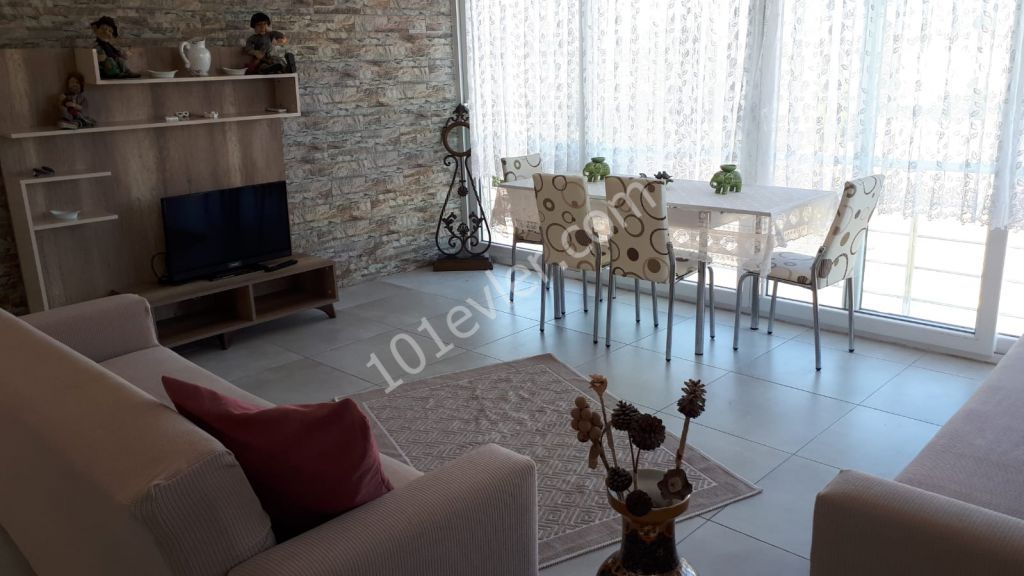 2+1 penthouse-Wohnung zum Verkauf in gleichwertiger kocanli neben Kyrenia Karaoglanoglu kaya palazzo hotel.. der große Balkon mit Berg-und Meerblick ist 200 Meter vom Meer entfernt und öffnet Ihnen die Türen der Ruhe mit einer Terrasse von 90m2.. ** 