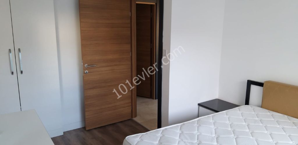 girne merkezde lüks, asansörlü ve kapalı otoparklı rezidansta güvenlikli, lüks eşyalı 2+1 daire 05338445618