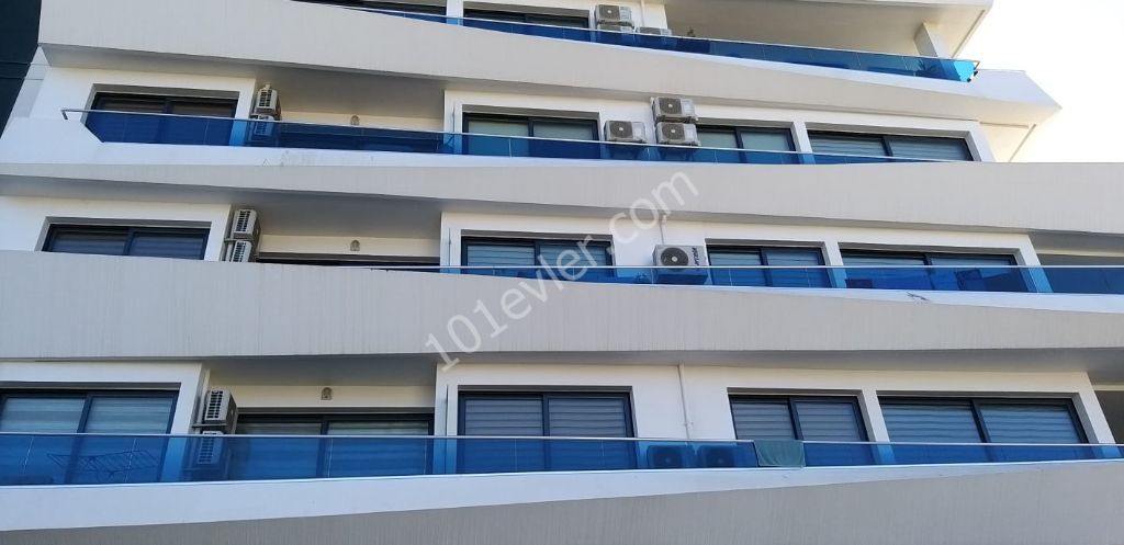 girne merkezde lüks, asansörlü ve kapalı otoparklı rezidansta güvenlikli, lüks eşyalı 2+1 daire 05338445618