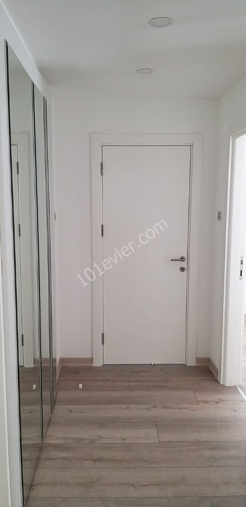 girnenin en büyük yapısında adeta gök yüznde yaşam sunan bu eşsiz manzaraya sahip FEO elegance ın en üst katındaki kiralık 3+1 full modern eşyalı geniş, ferah dairemiz size lüks ve kaliteli yaşamın kapılarını açıyor... 05338445618