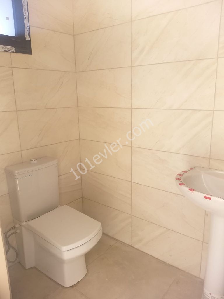 lapta anayolu üzerinde yeni bitmiş 150m2 sende katlı özel otoparklı köşe dükkan 05338445618