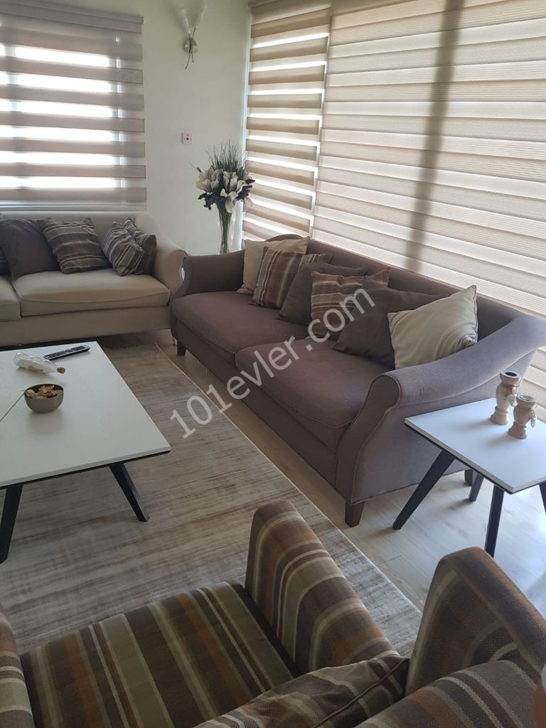 girne çevre yoluna ve eminağa garden a yakın extra detaylı lüks eşyalı merkezi ısıtmalı havuzlu kapalı otoparklı doğanın kalbinde kiralık lüks villa.. 05338445618