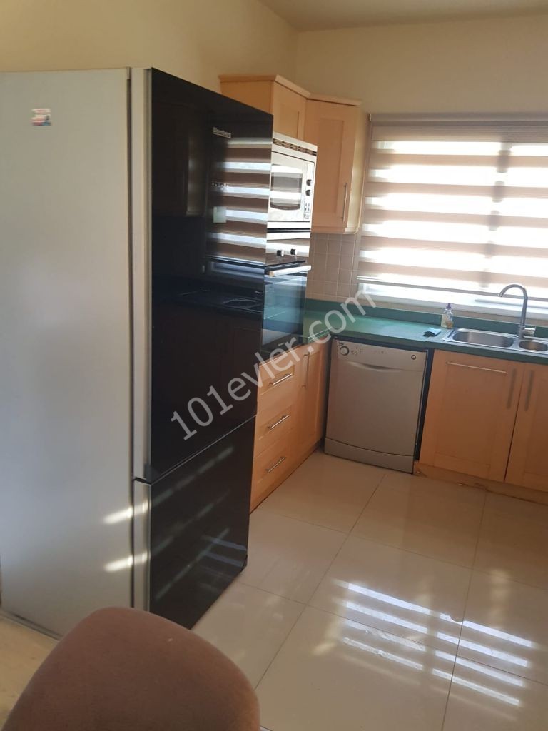 girne çevre yoluna ve eminağa garden a yakın extra detaylı lüks eşyalı merkezi ısıtmalı havuzlu kapalı otoparklı doğanın kalbinde kiralık lüks villa.. 05338445618