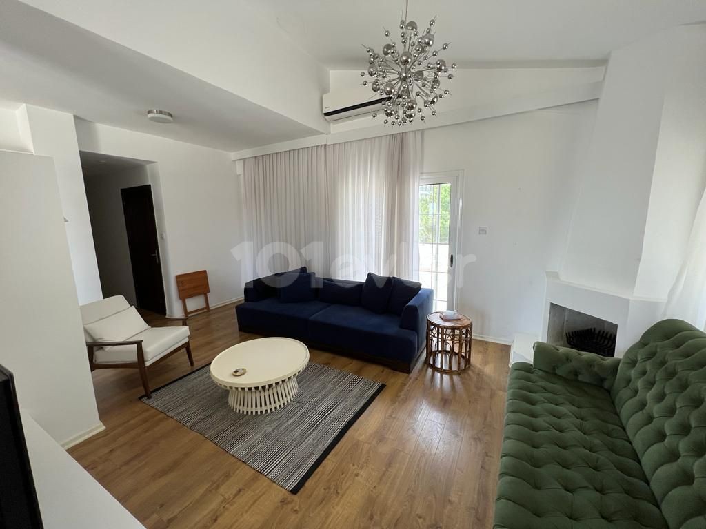 Penthouse for rent in the center of Kyrenia, with decent neighbors, 4 balconies, 2 bedrooms, with modern furnishings, within walking distance to everywhere in the city center 05338445618