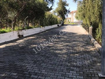 girne amerikan üniversitesine yürüyüş mesafesinde, havuzlu, güvenlikli sitede deniz manzaralı, geniş bahçeli, full eşyalı kiralık 2+1 daire   05338445618