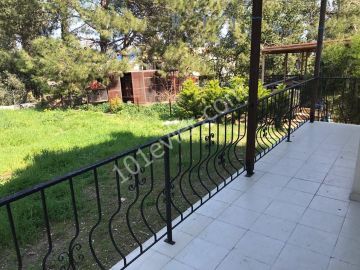 girne amerikan üniversitesine yürüyüş mesafesinde, havuzlu, güvenlikli sitede deniz manzaralı, geniş bahçeli, full eşyalı kiralık 2+1 daire   05338445618