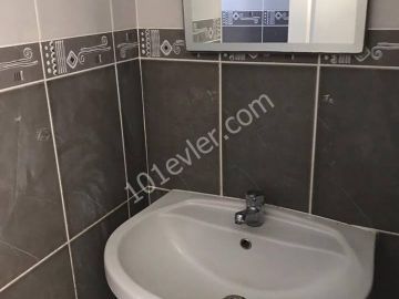 girne amerikan üniversitesine yürüyüş mesafesinde, havuzlu, güvenlikli sitede deniz manzaralı, geniş bahçeli, full eşyalı kiralık 2+1 daire   05338445618