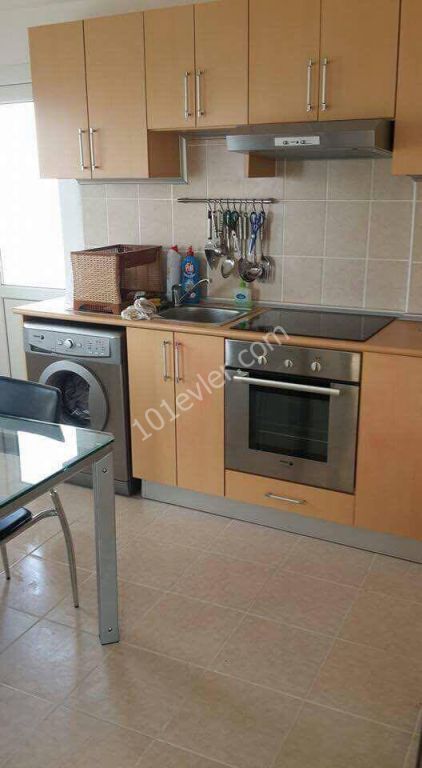 alsancak belediyesi arkasında kiralık 3+1 full eşyalı daire havuzlu sitede..   05338445618