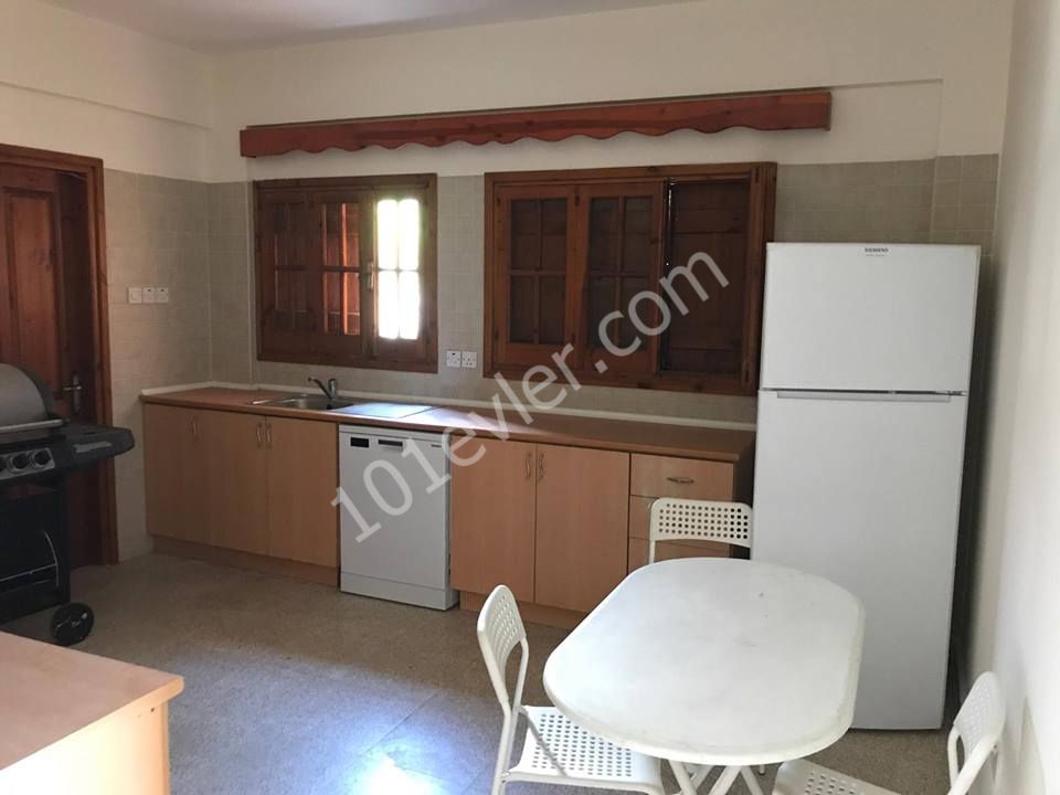 Detached House To Rent in Girne Merkez, Kyrenia