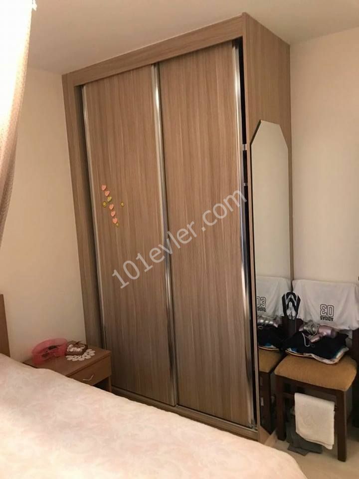 girne merkez çarşıda komutanın evinin bölgesinde kiralık 2+1 full eşyalı lüks ve modern  daire..  05338445618