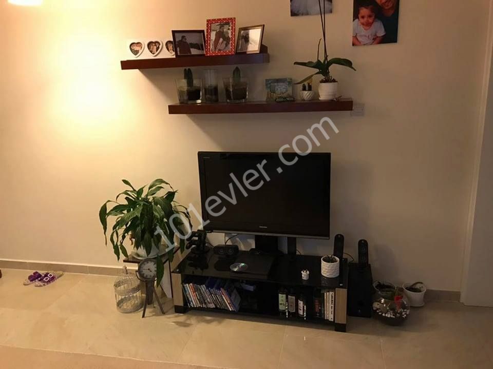 girne merkez çarşıda komutanın evinin bölgesinde kiralık 2+1 full eşyalı lüks ve modern  daire..  05338445618