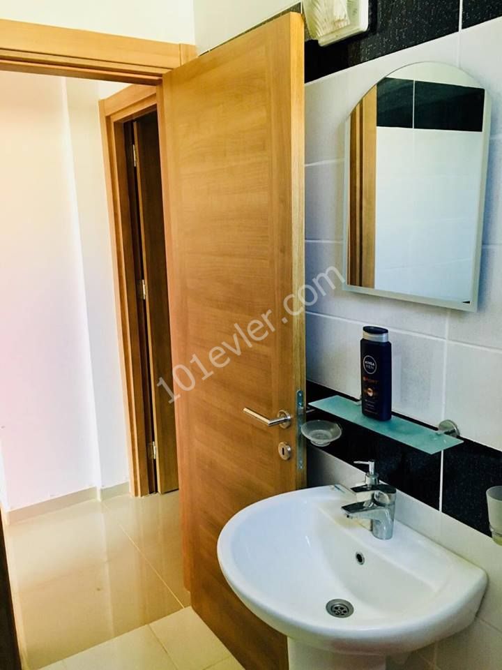 girne merkezde türk mahallesi tekvando salonu yanında kiralık  2+1 lüks, asansörlü, 100 m2,  full eşyalı, havuzlu daire 