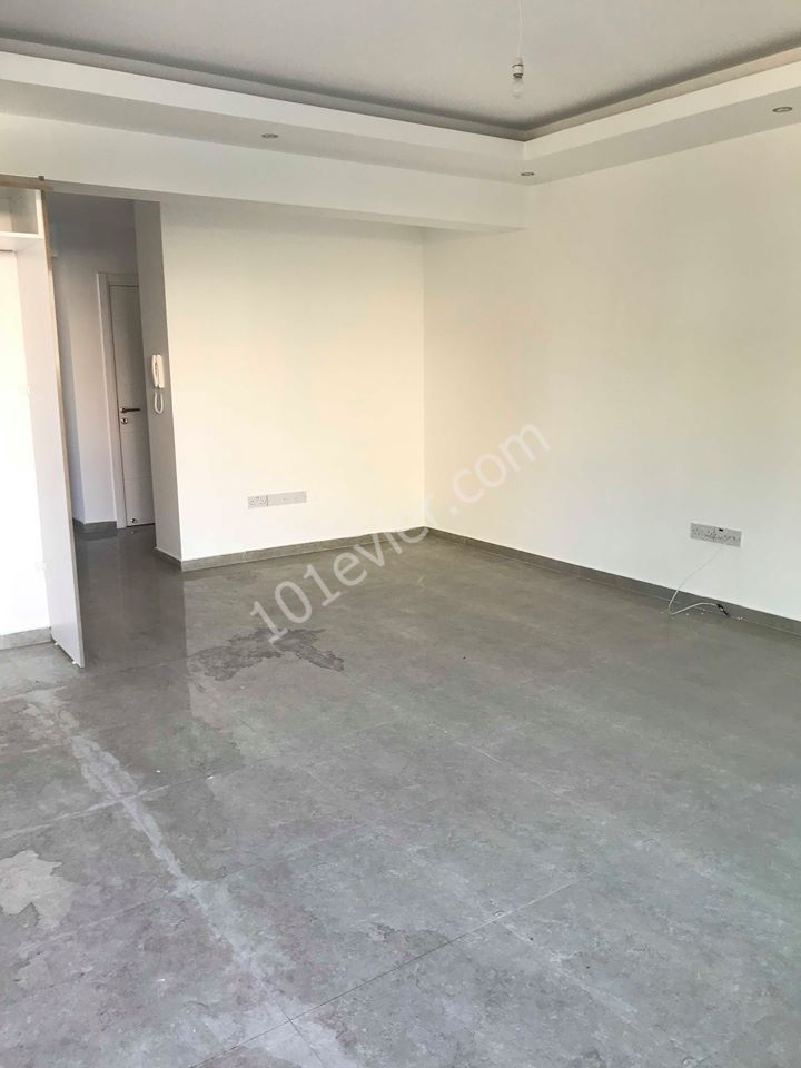 girne merkezde lemarın karşısında her yere görüş mesafesinde sıfır rezidansta kiralık eşyasız daire. lüks ve modern asansörlü eşyasız 500 stg eşyalı 600 stg... 05338445618