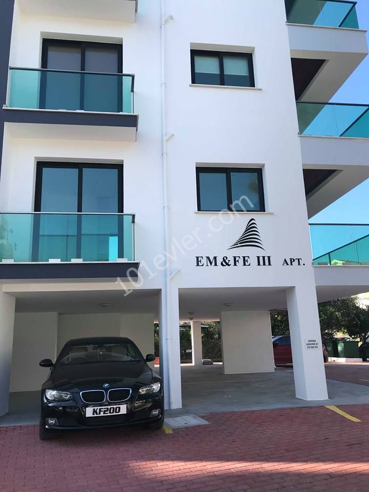 girne merkezde lemarın karşısında her yere görüş mesafesinde sıfır rezidansta kiralık eşyasız daire. lüks ve modern asansörlü eşyasız 500 stg eşyalı 600 stg... 05338445618