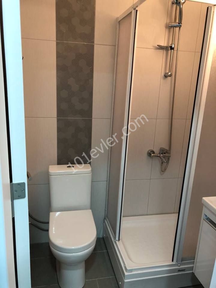 girne merkezde lord palace ve oscar otel yanında dağ ve deniz manzaralı kiralık rezidans ta 1+1 full eşyalı sıfır daire  05338445618