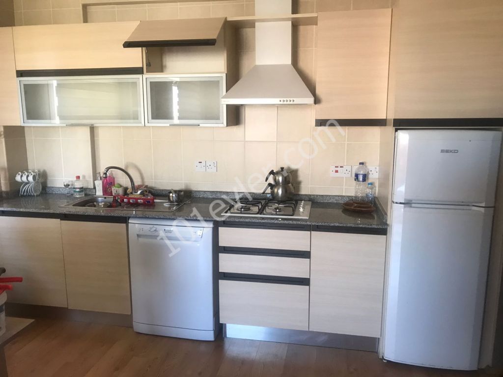 Girne merkezdı  Patalena 1+1 kiralik dağ ve havuz manzarlı  full eşyali