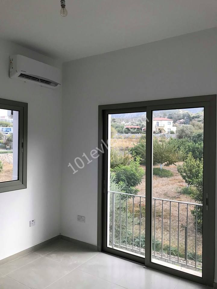 Flat To Rent in Alsancak, Kyrenia