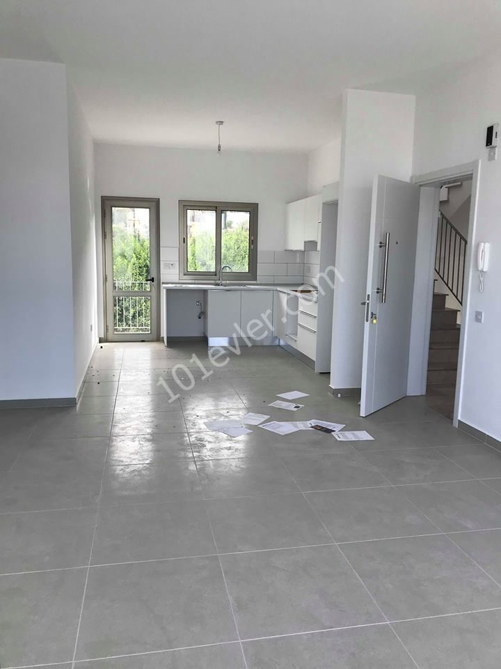 Flat To Rent in Alsancak, Kyrenia