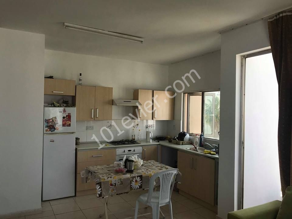 girne merkezde rix sitesinde yatırım amaçlı veya kendiniz için satılık 2+1 full eşyalı daire tüm vergileri kdv si ödenmiş koçanı eşdeğerdir..  05338445618