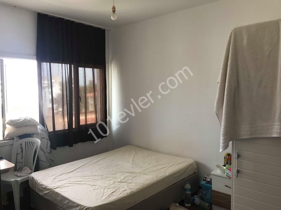 girne merkezde rix sitesinde yatırım amaçlı veya kendiniz için satılık 2+1 full eşyalı daire tüm vergileri kdv si ödenmiş koçanı eşdeğerdir..  05338445618