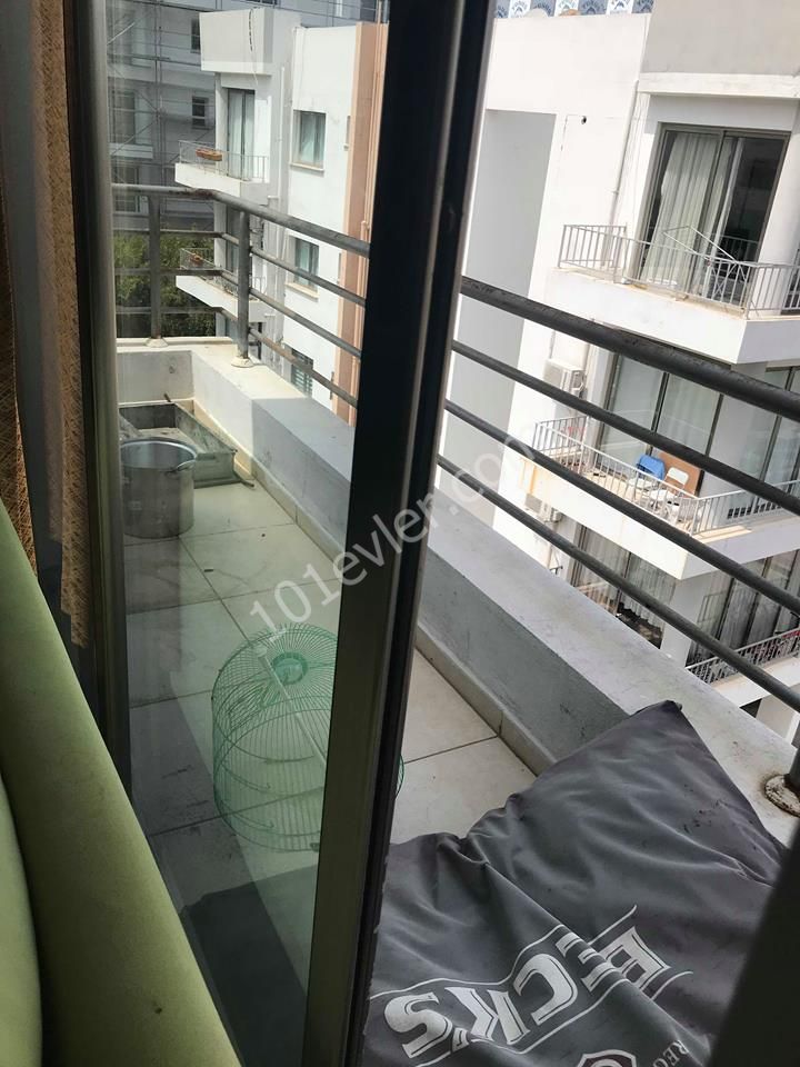 girne merkezde rix sitesinde yatırım amaçlı veya kendiniz için satılık 2+1 full eşyalı daire tüm vergileri kdv si ödenmiş koçanı eşdeğerdir..  05338445618