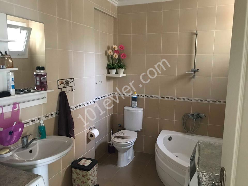 Flat To Rent in Alsancak, Kyrenia