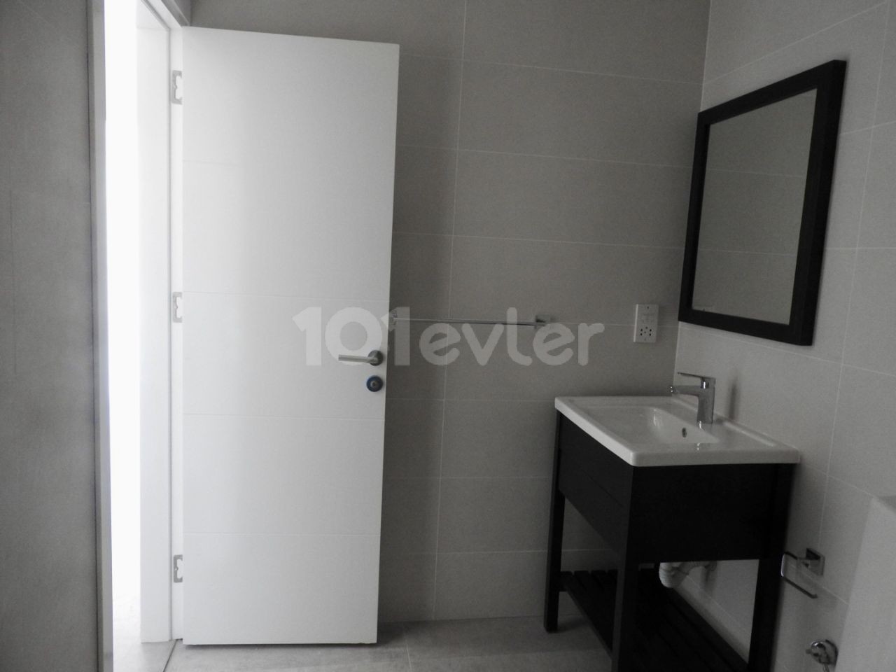 1-ZIMMER-WOHNUNG 400 M VOM MEER IN LEFKE GAZİVEREN !!