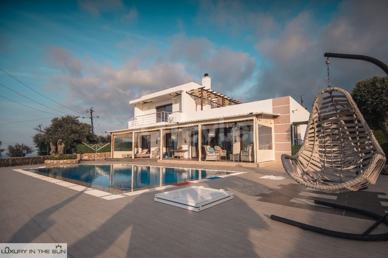 VOLL EINGERICHTETE VILLA MIT 3 SCHLAFZIMMERN UND POOL ZUM VERKAUF IN ESENTEPE, KYRENIA !!