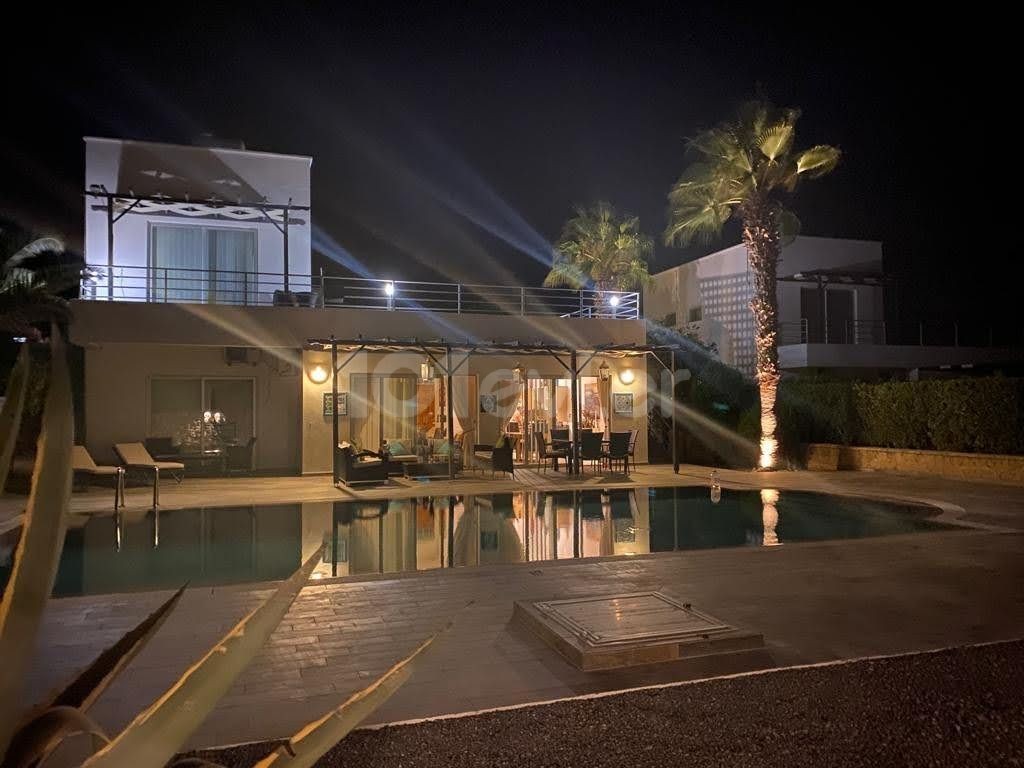 VOLL EINGERICHTETE 3-SCHLAFZIMMER-VILLA MIT POOL UND ATEMBERAUBENDEM MEERBLICK IN KYRENIA BAHCELI !!