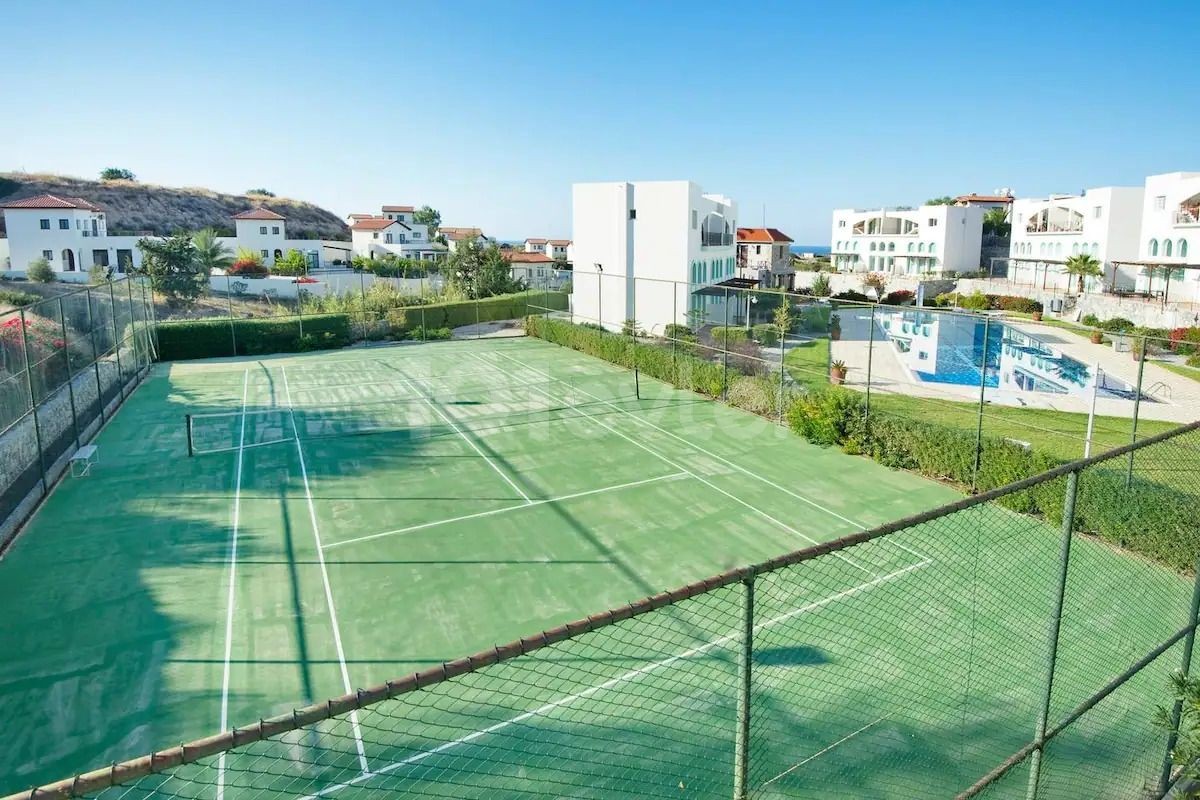 2 BEDROOM PENTHOUSE APARTMENT FOR SALE IN KYRENIA BAHCELI !! WITH POOL AND TENNIS COURT ON SITE !!