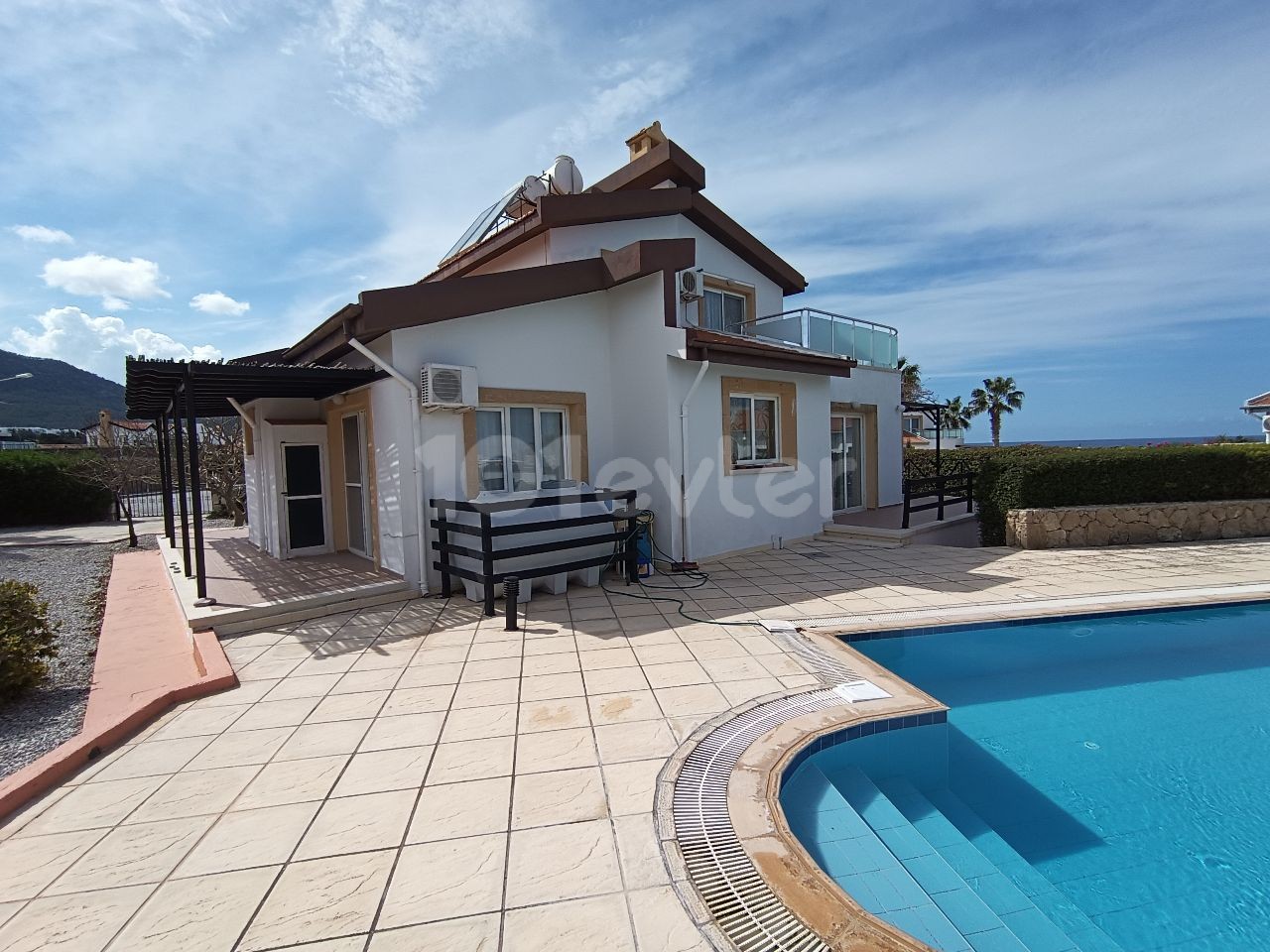 3 BEDROOM VILLA WITH POOL IN BAHCELI KYRENIA, ONLY 100M TO THE SEA !!