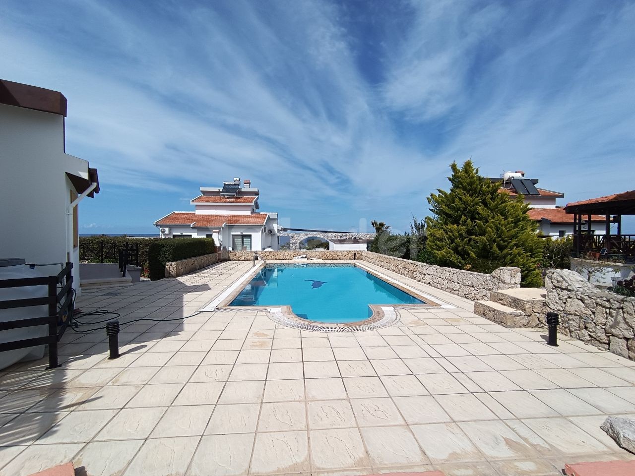 3 BEDROOM VILLA WITH POOL IN BAHCELI KYRENIA, ONLY 100M TO THE SEA !!