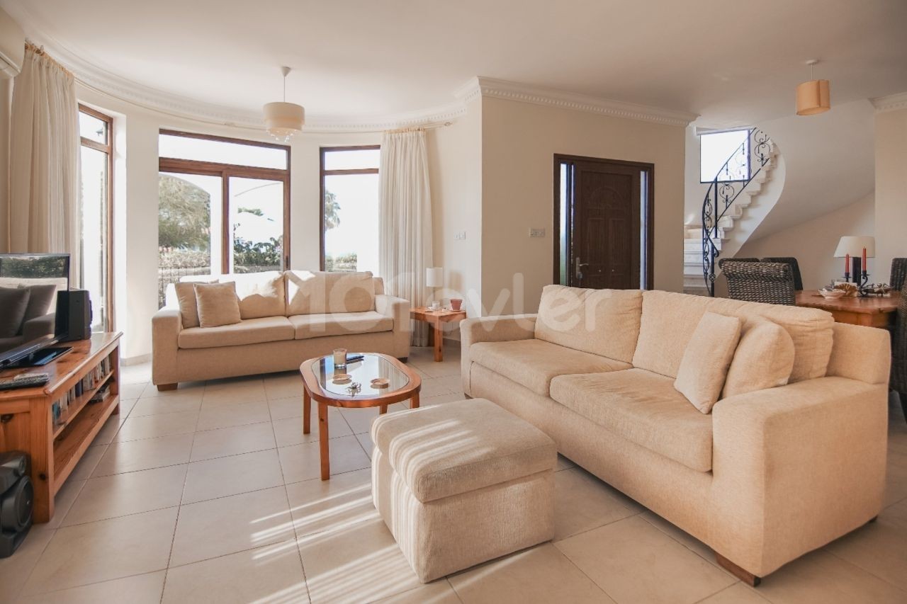 3 BEDROOM VILLA WITH A POOL IN BAHCELI KYRENIA WITH SEA VIEWS !!