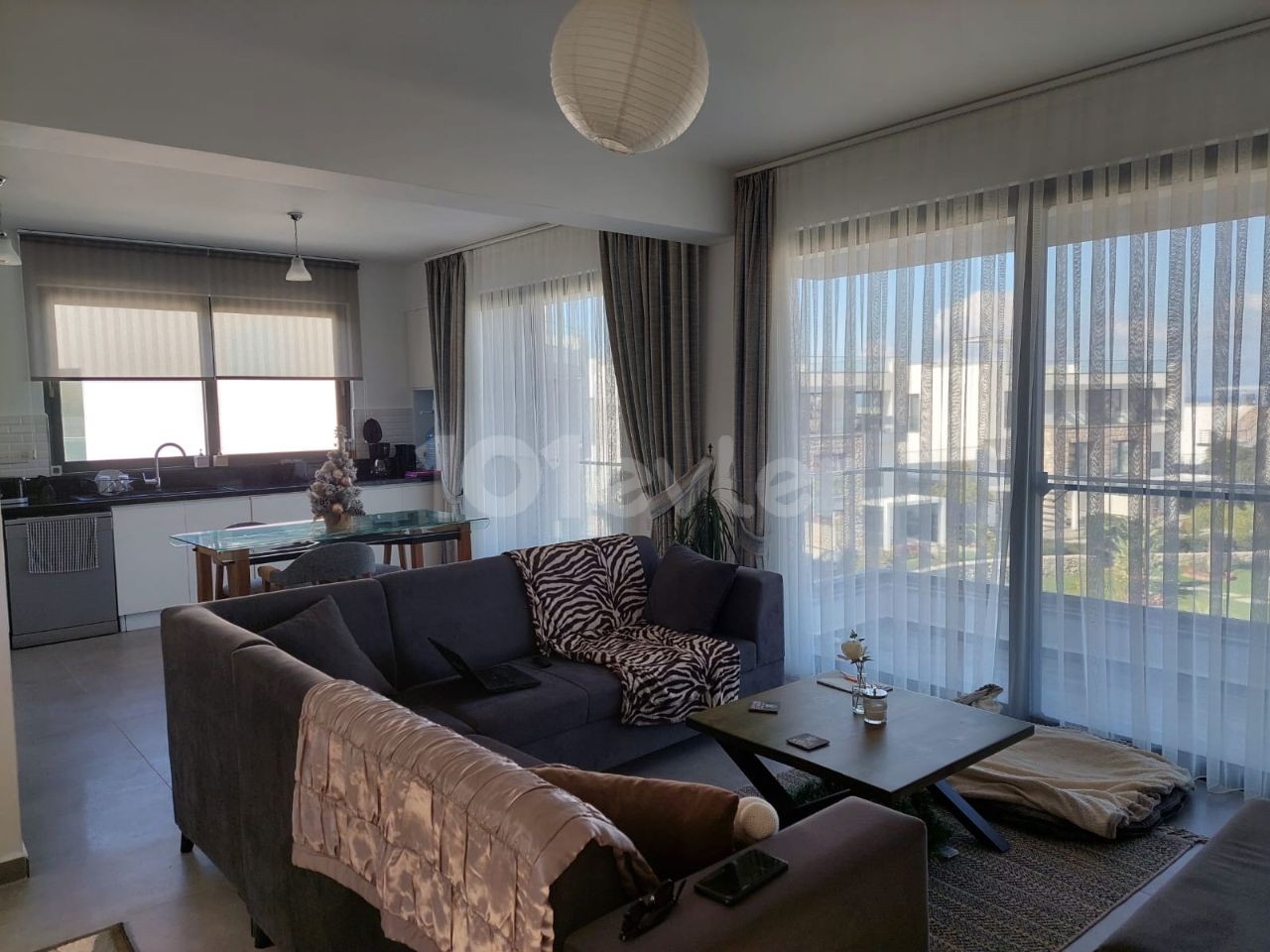 FULLY FURNISHED 3 BEDROOM PENTHOUSE 100M FROM THE SEA!!