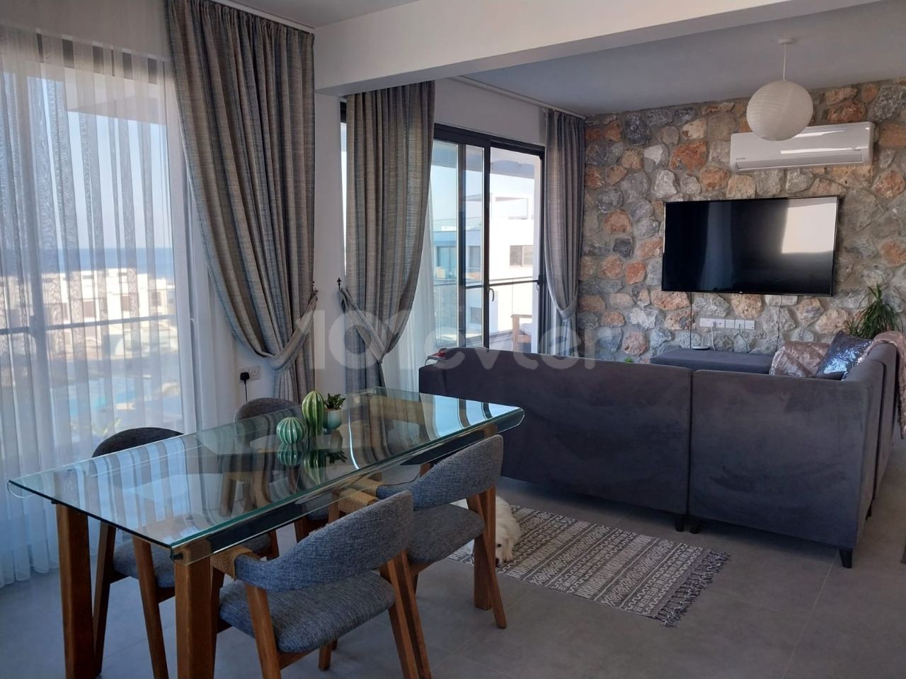 FULLY FURNISHED 3 BEDROOM PENTHOUSE 100M FROM THE SEA!!