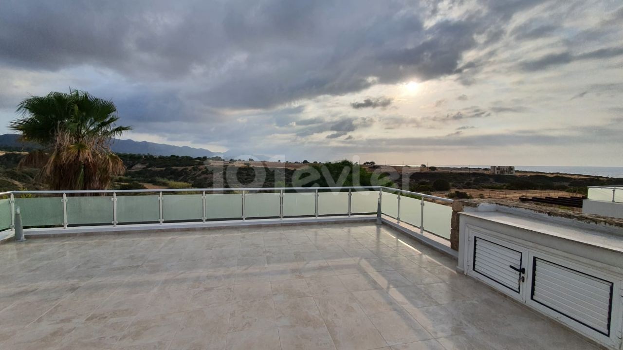 3 BEDROOM SPACIOUS VILLA IN A SITE 100M FROM THE SEA!!