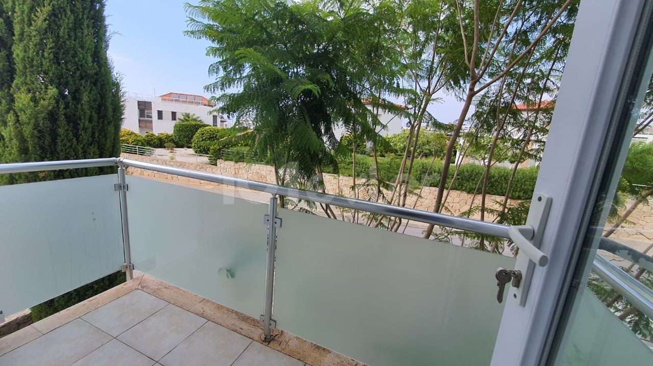 3 BEDROOM SPACIOUS VILLA IN A SITE 100M FROM THE SEA!!